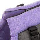 Lila Rucksack mit Reißverschluss und Schnalle, ideal für Reisen und Alltag. Robustes Design, modisch und funktional. Perfekt für Damen und Herren.