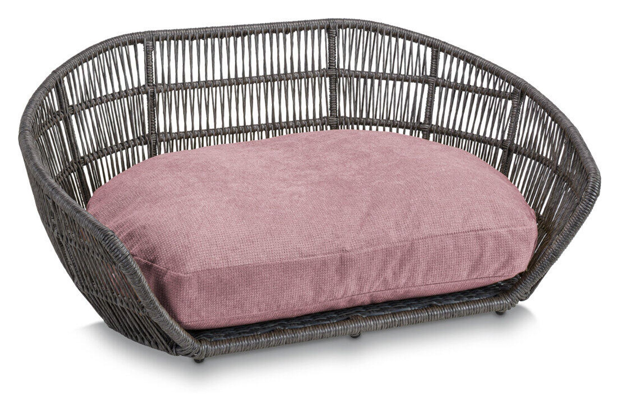 Graues Rattan-Hundebett mit rosa Kissen, stilvolles Haustiermöbel für Innenräume.