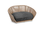 Hundebett aus Rattan mit grauem Kissen, modernes Design, Haustiermöbel, langlebig, stilvoll.