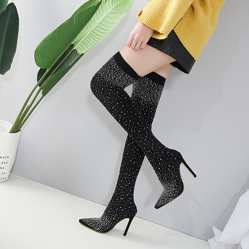 Damen Overknee-Stiefel mit Strass, elegantes Design, hoher Absatz, ideal für modische Outfits. Perfekt für Herbst- und Wintertrends.