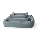 Graues Hundebett-Set aus Stoff, rechteckig, in drei Größen, bequem und stilvoll.