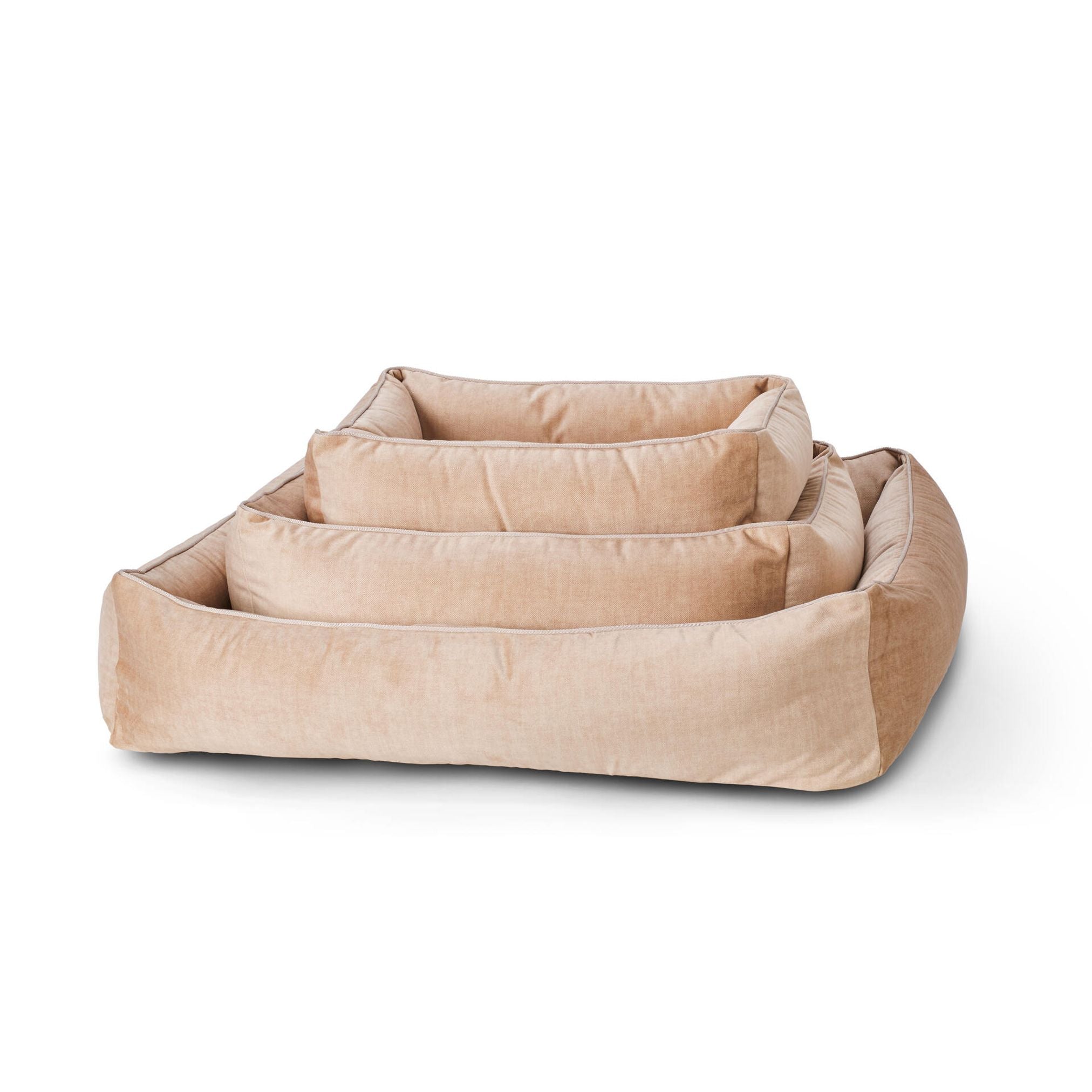 Beige Hundebett aus Stoff, rechteckig, in drei Größen, bequem und stilvoll für Haustiere.