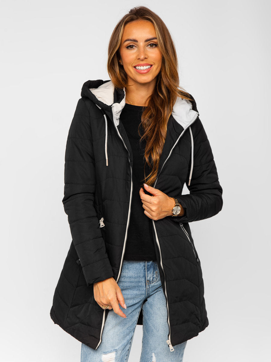 Damen Winterjacke Schwarz mit Kapuze, Reißverschluss und Taschen. Modische, warme Steppjacke für kalte Tage. Perfekt für Herbst und Winter.