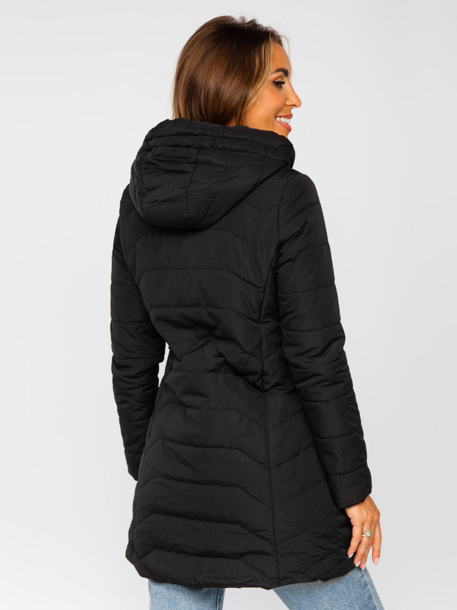 Damen Winterjacke mit Kapuze, schwarz, gesteppte Optik, warm gefüttert, ideal für kalte Tage, modisch und funktional, hochwertige Materialien.