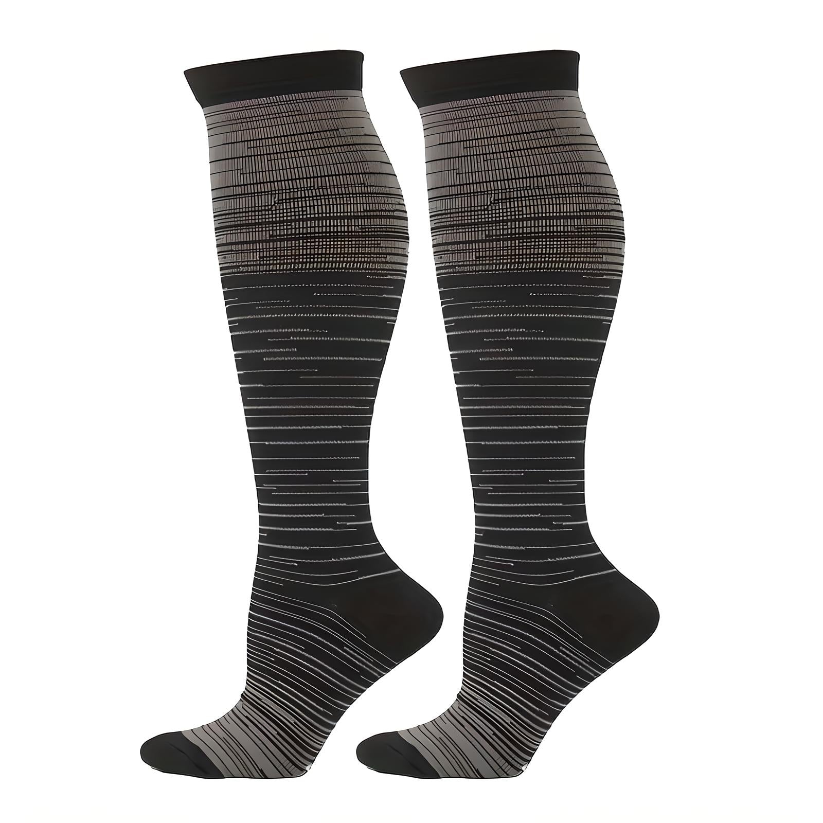 Schwarze Kompressionsstrümpfe mit Streifenmuster, knielang, atmungsaktiv, unisex.