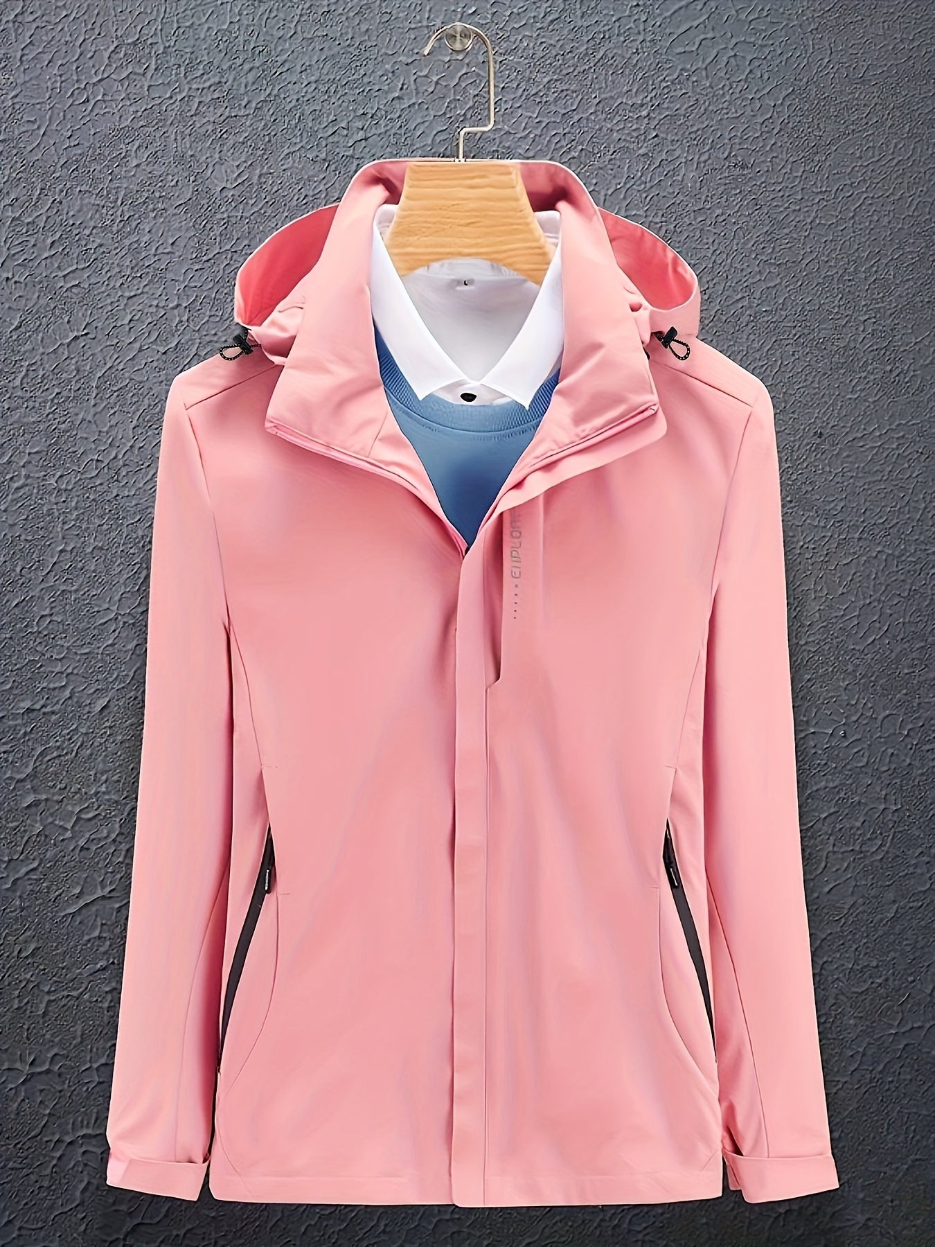 Damen Softshelljacke in Rosa mit Kapuze, wasserabweisend, winddicht, ideal für Outdoor-Aktivitäten. Modisch und funktional.