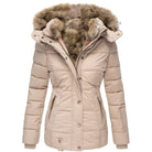 Damen Winterjacke beige mit Kapuze und Kunstfell, warm gefüttert, modisch gesteppt, ideal für kalte Tage, stilvoll und funktional.
