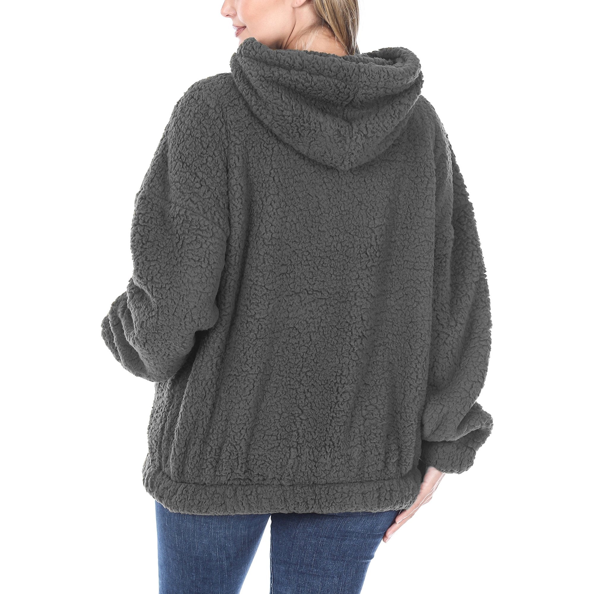 Frau in grauem Teddy-Fleece-Hoodie, Rückansicht, lässige Wintermode, gemütlicher Kapuzenpullover.