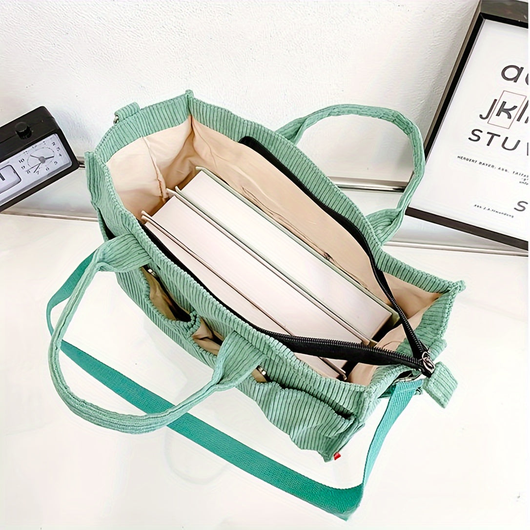 Grüne Cord-Tasche mit Büchern, ideal für Schule oder Uni. Stilvoller, geräumiger Rucksack, perfekt für Studenten und Bücherliebhaber.