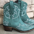 Türkise Western-Cowboy-Stiefeletten aus Schlangenleder für Damen, ideal für Herbst und Winter. Modische Cowgirl-Boots mit hohem Absatz.