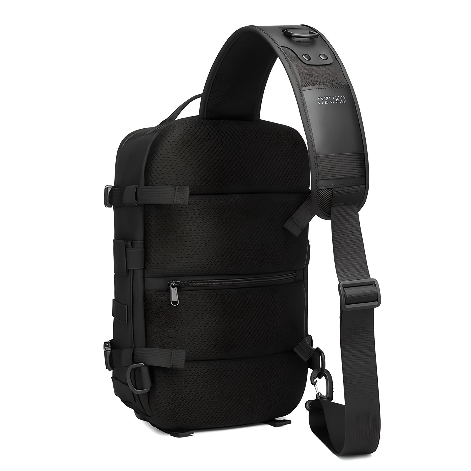 Schwarzer Sling-Rucksack aus Nylon, ergonomisch, mit verstellbarem Gurt, ideal für Reisen.