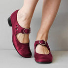 Damen-Mary-Jane-Schuhe in Rot mit Schnalle, bequemem Blockabsatz und elegantem Design. Perfekt für Alltag und besondere Anlässe.