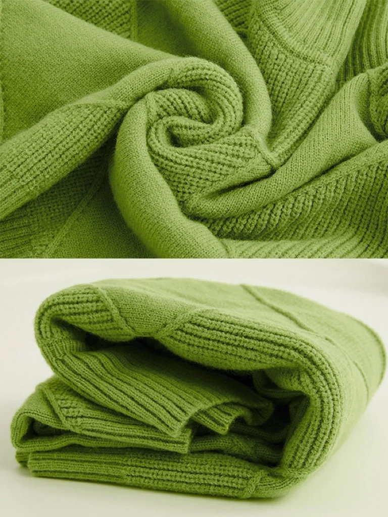 Grüner Strickpullover aus weicher Baumwolle, ideal für Herbstmode. Hochwertige Verarbeitung, gemütlich und stilvoll. Perfekt für kühle Tage.