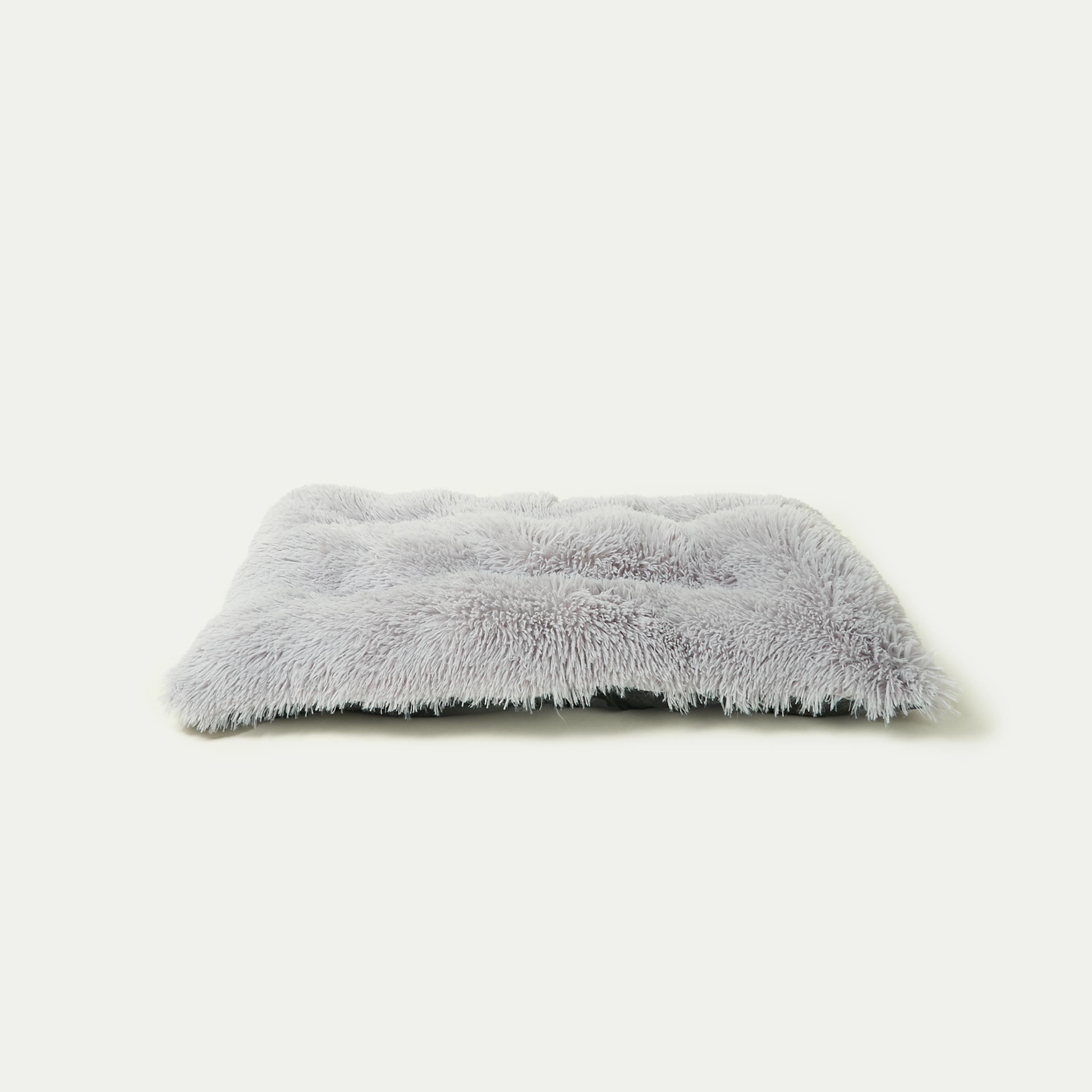 Graues, flauschiges Haustierbett, rechteckig, weich, ideal für Hunde und Katzen, gemütlich.