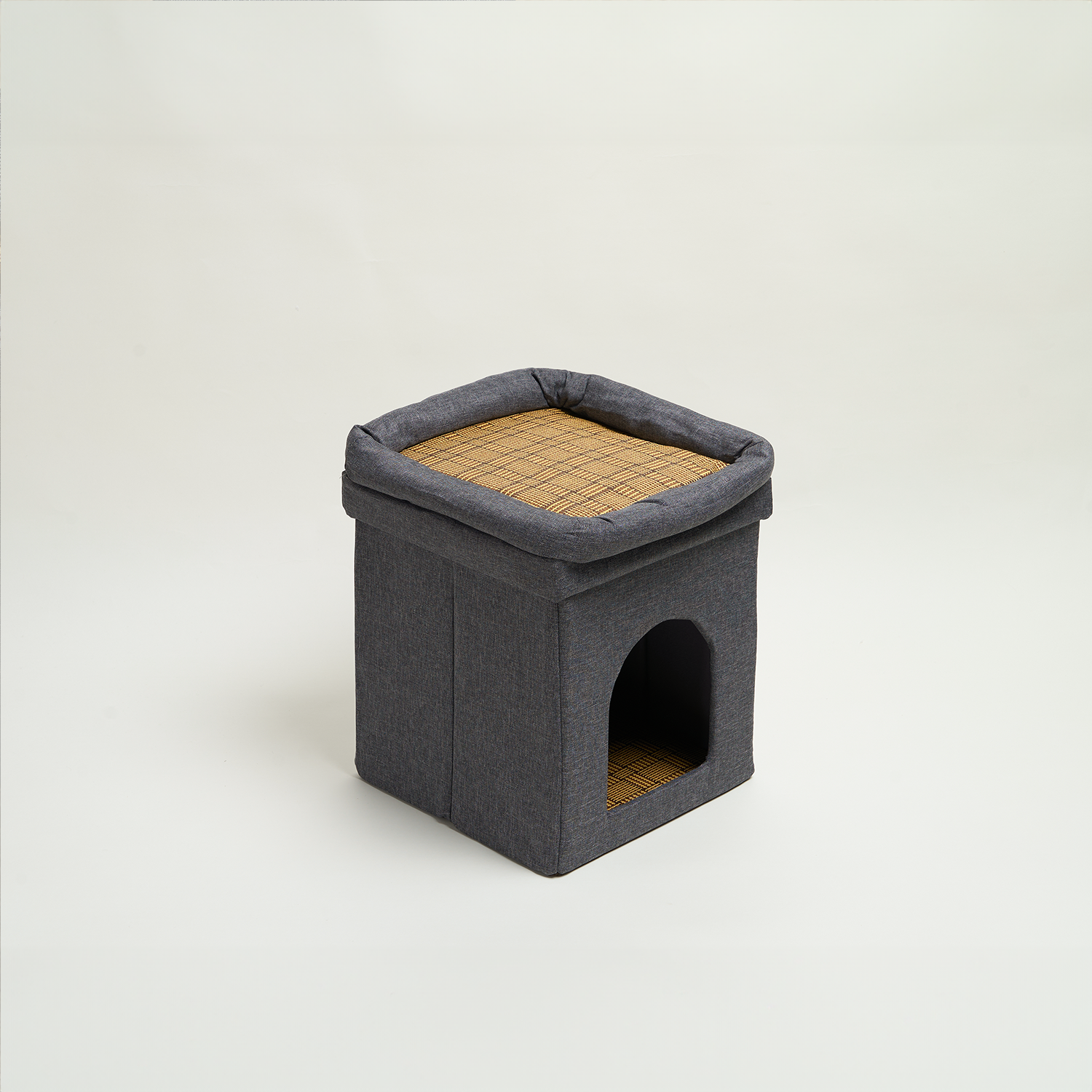 Grauer Katzenwürfel aus Stoff mit Eingang und gepolstertem Deckel, faltbar, Katzenhaus.