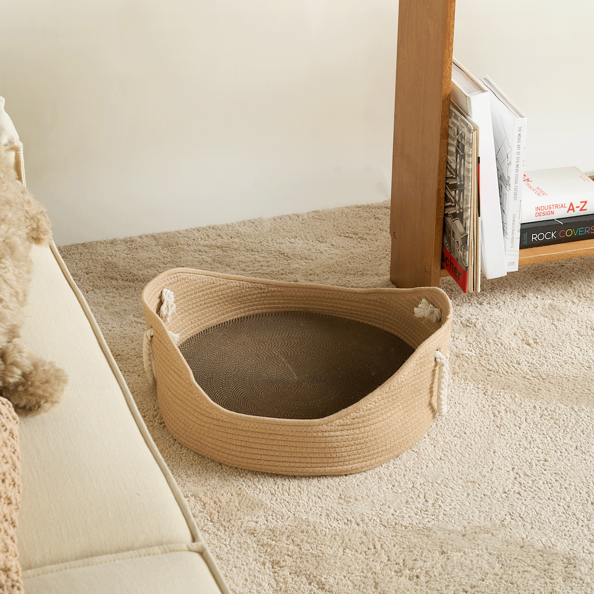 Handgefertigtes, beiges Weiden-Haustierbett, rund, gemütlich, ideal für Katzen und kleine Hunde.