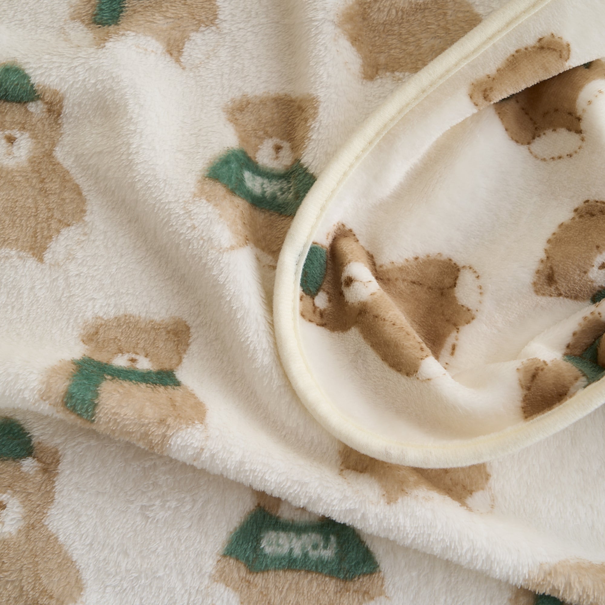 Kuscheldecke mit Teddybär-Muster, beige und grün, weiches Fleece, ideal für Haustiere.