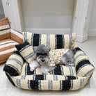 Gemütliches Hundesofa aus Plüsch, gestreift, beige und schwarz, ideal für Hunde und Katzen.