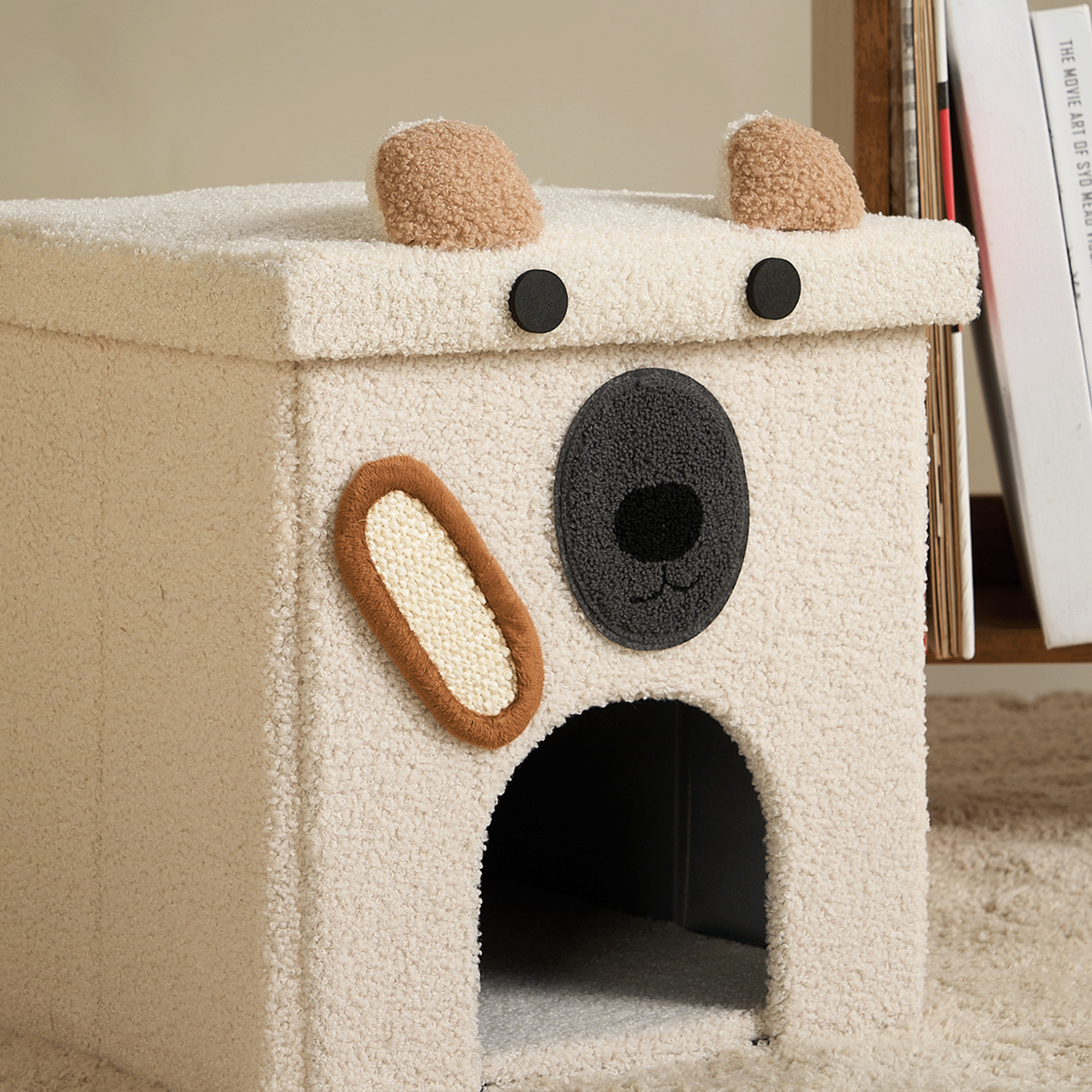 Beige Hundehütte aus Plüsch, quadratisch, mit Ohren und Schnauze, ideal für Haustiere.