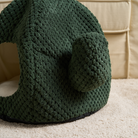 Grünes Katzenbett aus Strick, igelförmig, gemütlich, für Haustiere, modernes Design.