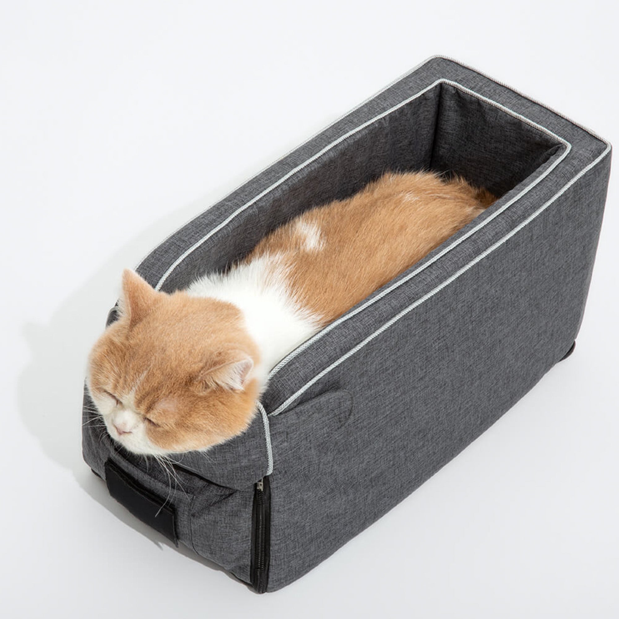 Katzensitz aus grauem Stoff für Autos, rechteckig, mit schlafender Katze, Haustierzubehör.
