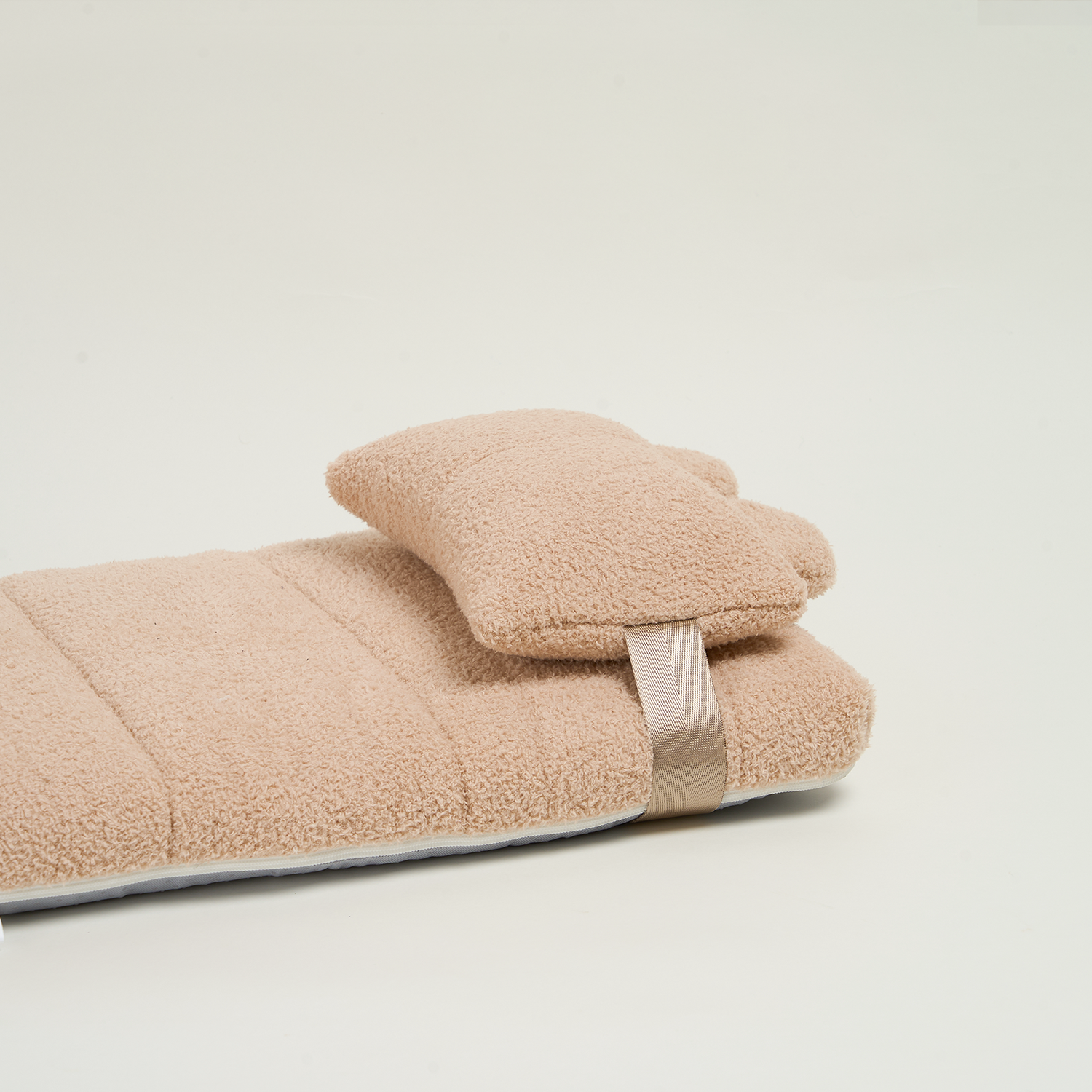 Beige Tatami-Liege für Haustiere, weiches Material, ideal für Katzen und Hunde, komfortabel.