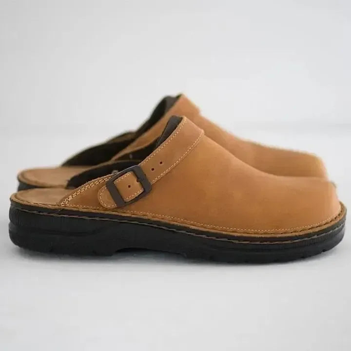Braune Ledersandalen mit verstellbarem Riemen, ideal für Komfort und Stil. Perfekt für Freizeitkleidung. Hochwertige Materialien, langlebig.