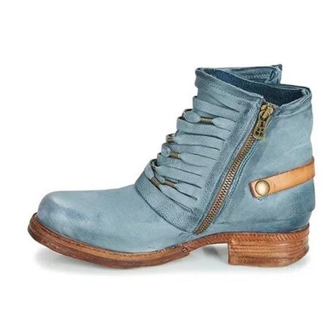 Damenstiefelette aus blauem Leder mit seitlichem Reißverschluss und Holzabsatz. Modische, bequeme Boots für Herbst und Winter.