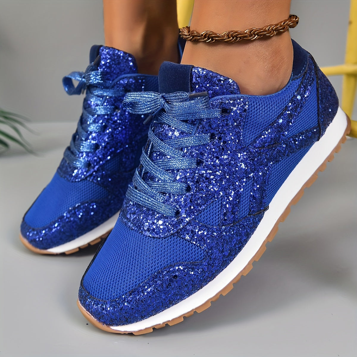 Blaue Glitzer-Sneaker für Damen, modisch und bequem, ideal für Freizeit und Sport. Trendige Turnschuhe mit funkelndem Design und rutschfester Sohle.