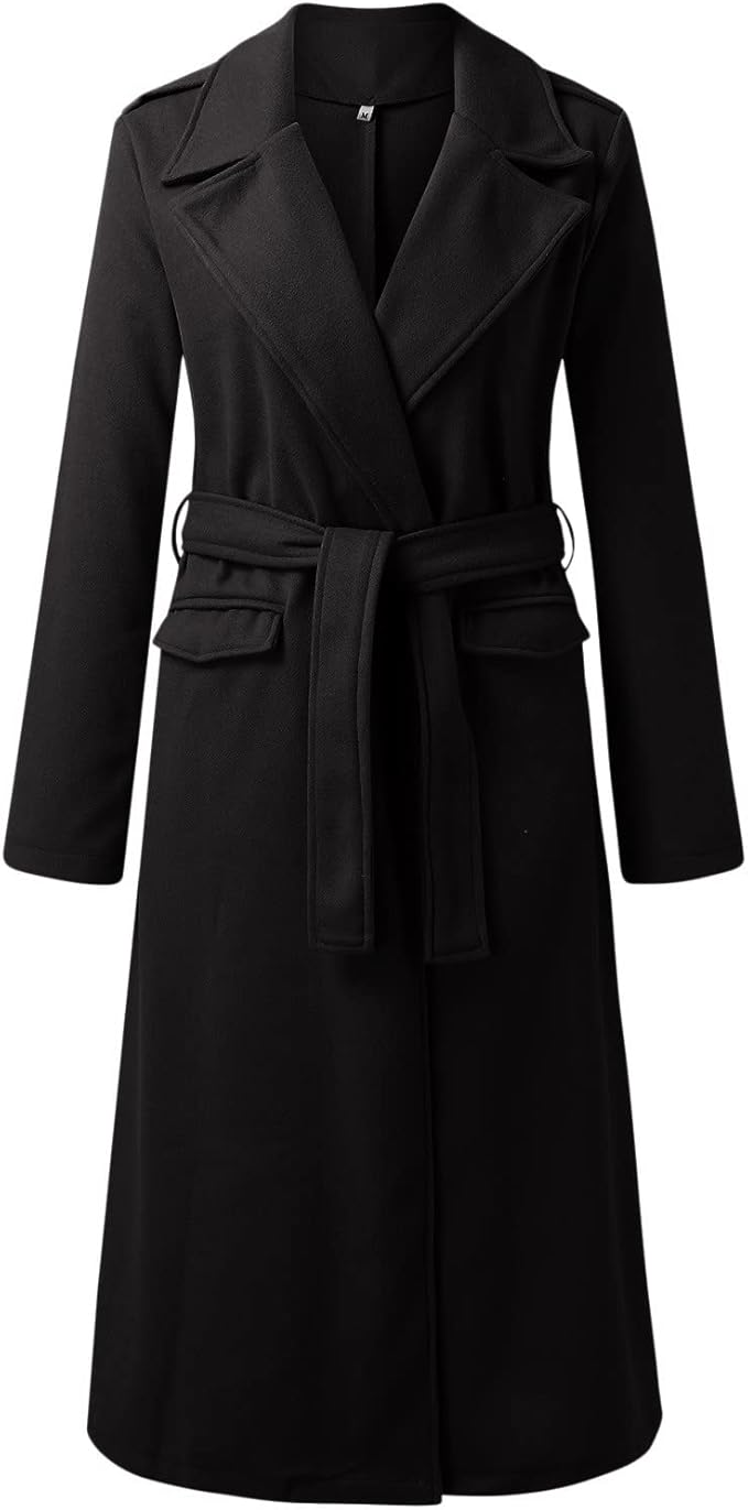 Eleganter schwarzer Damenmantel mit Gürtel, klassischem Reverskragen und langen Ärmeln. Perfekt für Herbst und Wintermode. Hochwertige Verarbeitung.