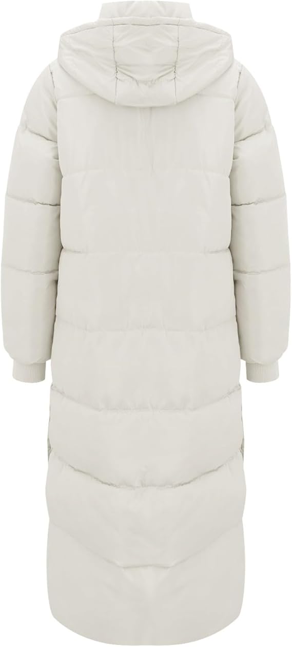 Langer, weißer Daunenmantel mit Kapuze, ideal für Wintermode. Warm, stilvoll und bequem. Perfekt für kalte Tage und trendige Outfits.