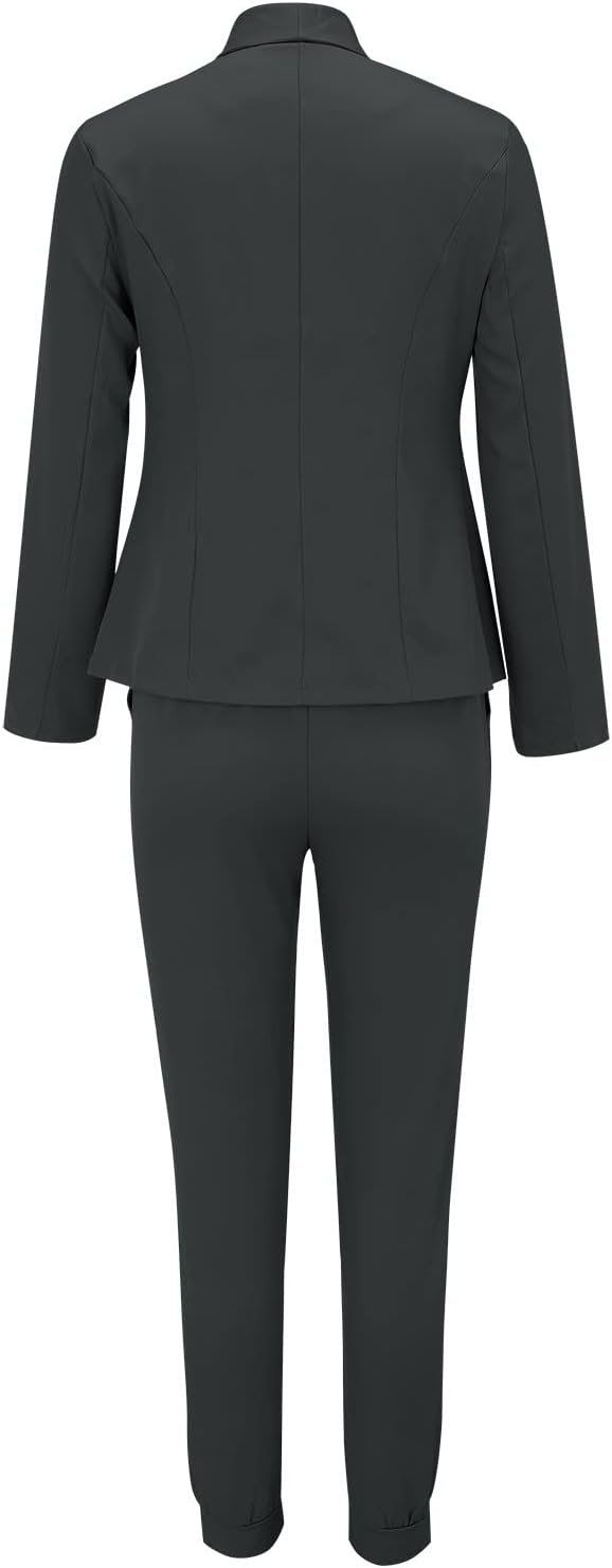 Damenanzug in Dunkelgrün, bestehend aus Blazer und Hose. Elegante Businessmode, ideal für Büro und formelle Anlässe. Hochwertige Verarbeitung.