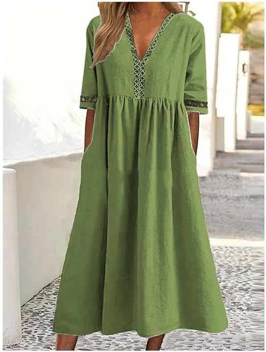 Grünes Damen-Sommerkleid mit V-Ausschnitt, halblangen Ärmeln und Taschen. Perfekt für Freizeit, Strand und Urlaub. Luftig und bequem.