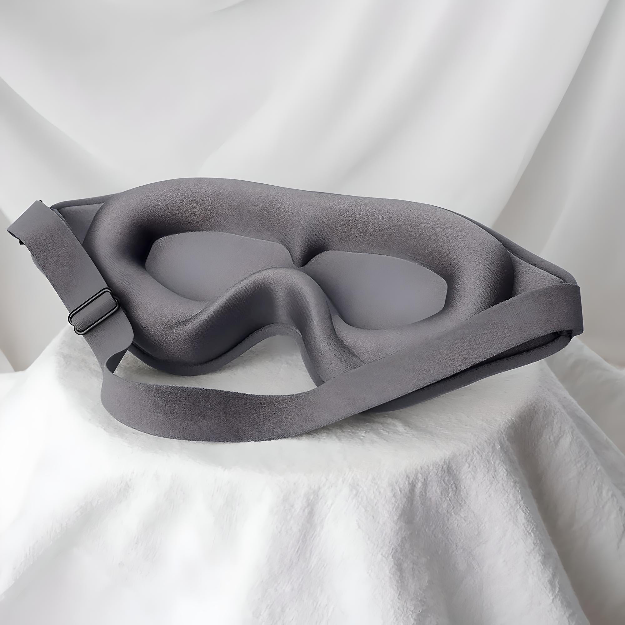 Graue 3D-Schlafmaske aus Memory-Schaum, ergonomisch, verstellbar, für besseren Schlaf.