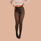 Damenstrumpfhose in Schwarz, nahtlos und blickdicht, ideal für Herbstmode. Perfekt kombinierbar mit Röcken und Kleidern. Bequem und stilvoll.