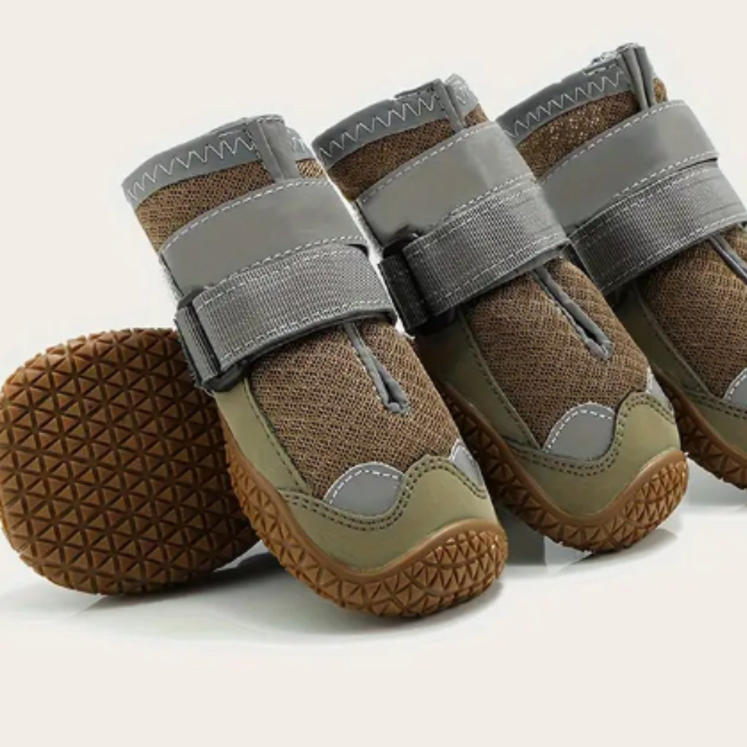 Hochwertige Hundeschuhe mit rutschfester Sohle, wasserdichtem Material und verstellbaren Klettverschlüssen für optimalen Schutz und Komfort.