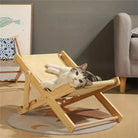 Katzenliege aus Holz mit gemütlichem Stoffbezug, ideal für Katzenentspannung. Perfekt für moderne Wohnräume. Katzenmöbel, Katzenbett, Design.