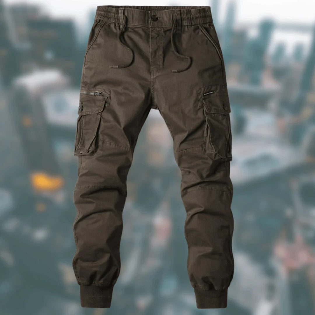 Braune Cargohose für Herren, Baumwolle, elastischer Bund, seitliche Taschen, urbaner Stil.
