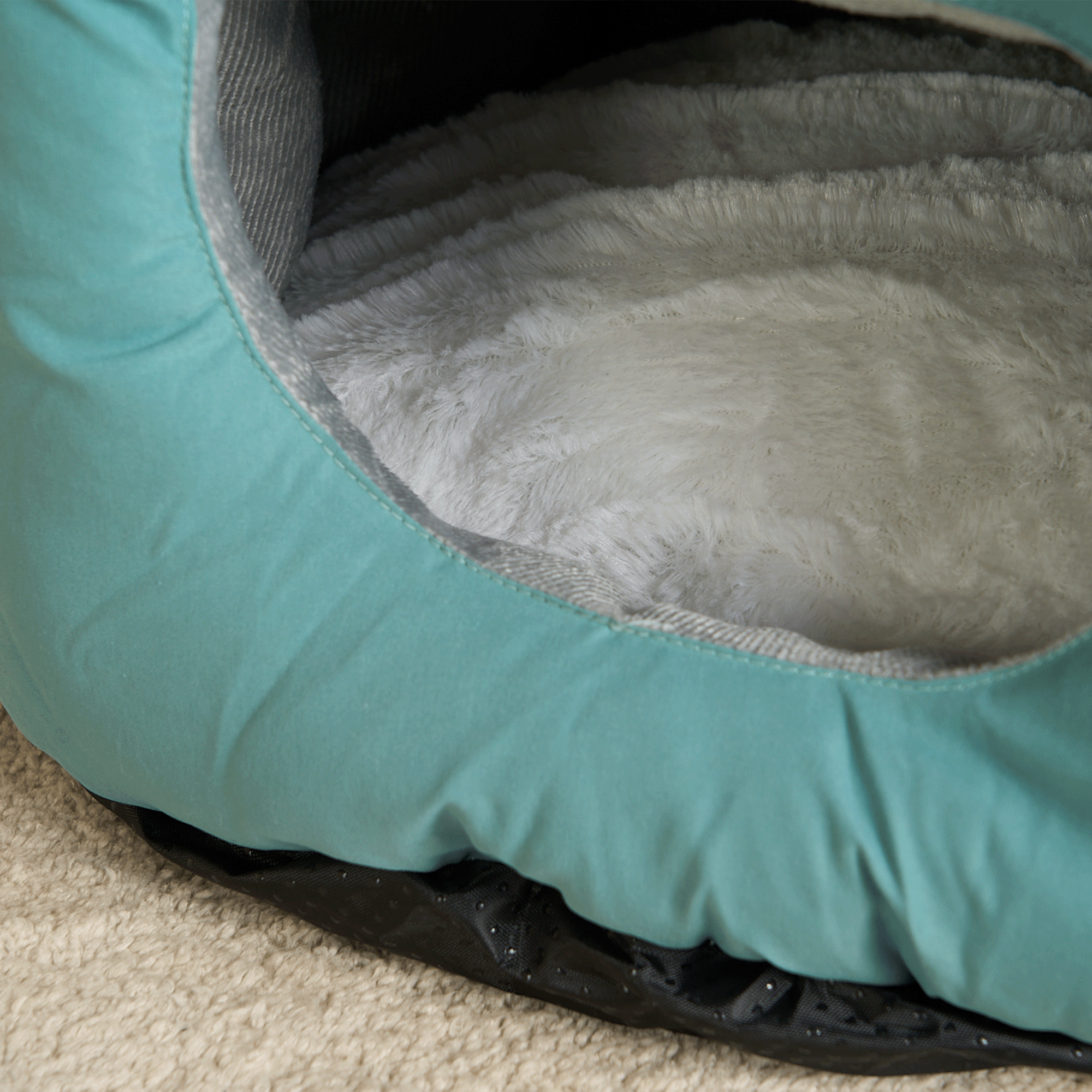 Kuschelhöhle für Haustiere, türkis, weiches Plüsch-Innenfutter, gemütlicher Rückzugsort.