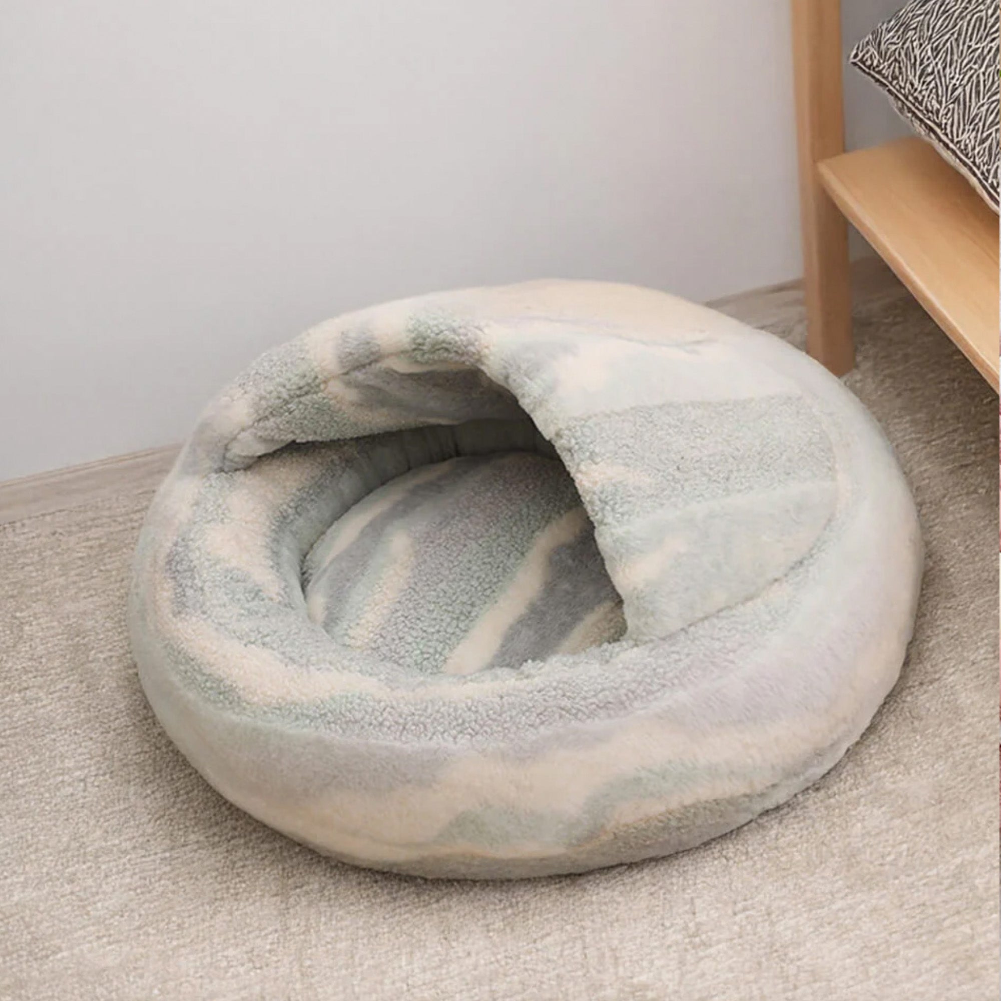 Luxus Marmor gestreiftes halbgeschlossenes Katzen- und Hundebett, gemütlich, grau.