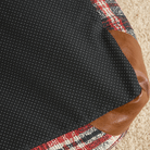 Rustikales Hundebett, kariertes Design, braunes Leder, gemütlich, langlebig, Haustierbedarf.