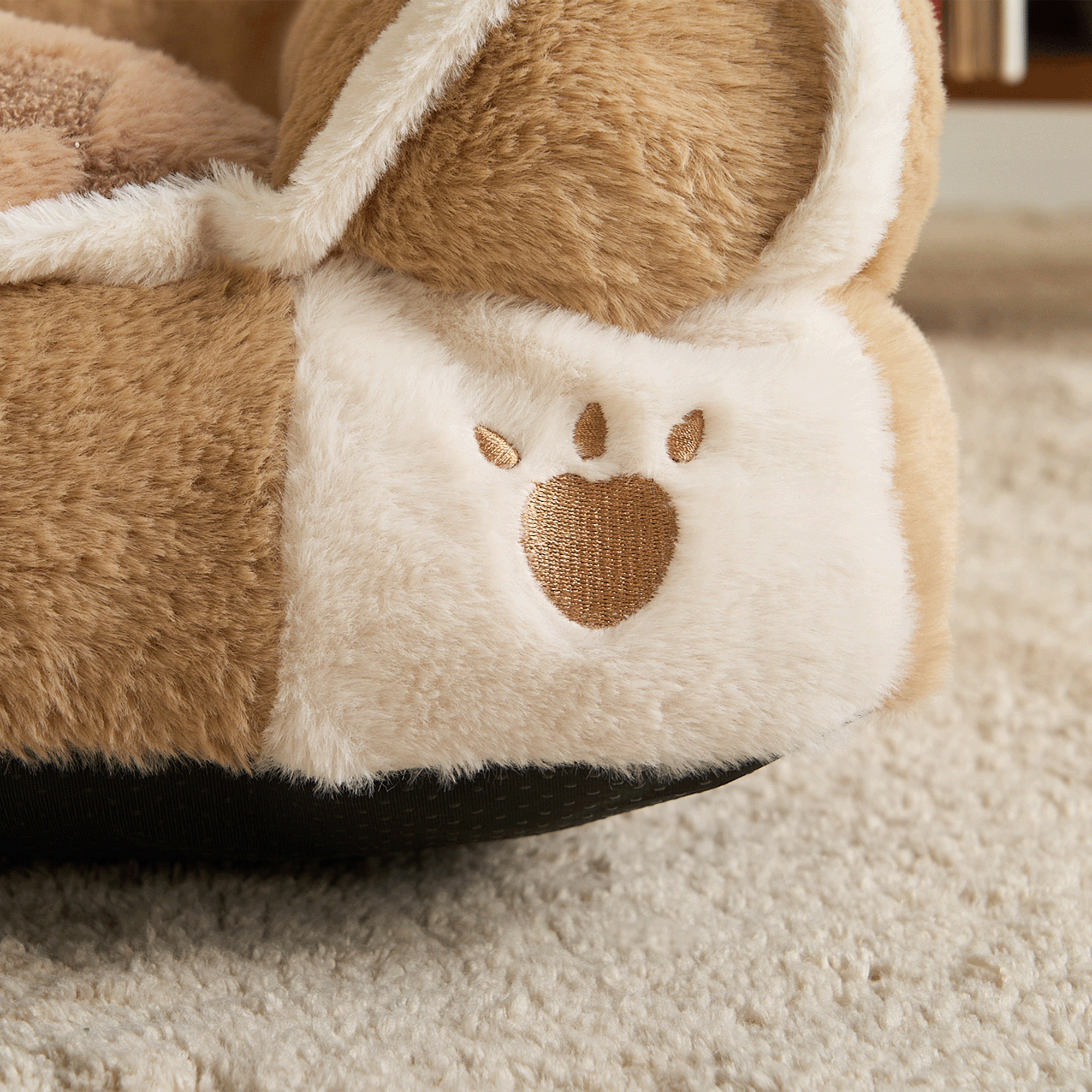 Plüsch-Haustiersofa beige, Pfotenmotiv, gemütlich, rutschfest, ideal für Hunde und Katzen.