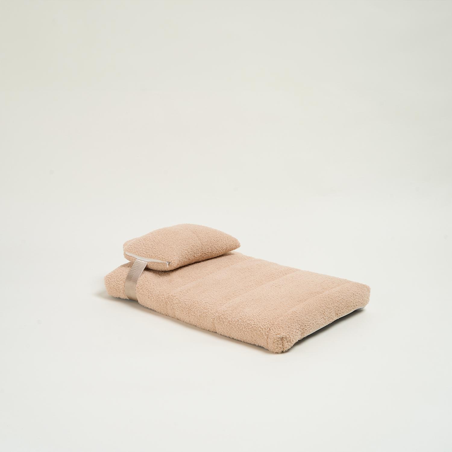 Beiger Tatami-Lounger für Haustiere, weiches Material, ideal für Katzen und kleine Hunde.