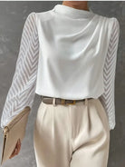 Elegante Damenbluse mit transparenten Ärmeln, weiß, ideal für Büro und Freizeit. Hochwertige Mode, stilvoll und modern. Perfekt kombinierbar.