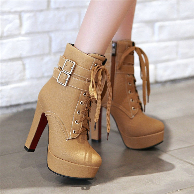 Damen Stiefeletten mit hohem Absatz, Schnürung und Schnallen in Beige. Modische Plateau-Boots für Herbst und Winter. Trendige Schuhe.