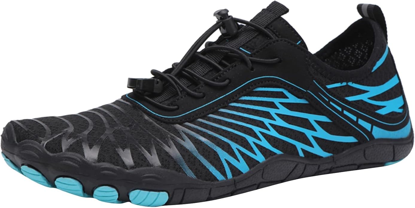Schwarzer Barfußschuh mit blauen Akzenten, ideal für Outdoor-Aktivitäten. Leicht, atmungsaktiv, rutschfest. Perfekt für Fitness und Wandern.