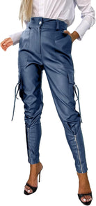 Damen Lederhose in Blau, High-Waist, mit Taschen und Reißverschlüssen, ideal für modische Outfits. Perfekt für trendige Looks und Komfort.