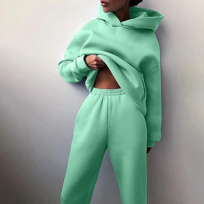 Damen-Sweatshirt und Jogginghose in Mintgrün, bequemes Set für Freizeit und Sport, modischer Hoodie, weiches Material, trendige Loungewear.