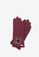 Damenhandschuhe aus weinrotem Stoff mit Kunstfell-Pompon. Elegante Winteraccessoires, ideal für kalte Tage. Perfekt für stilvolle Outfits.