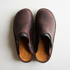 Braune Lederschuhe mit runder Spitze, handgefertigt, bequem und stilvoll. Perfekt für Herrenmode, langlebig und zeitloses Design.